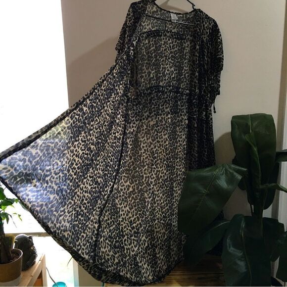 Gorgeous Plus Size Black & Tan Sheer Flowing Maxi Kimono - Picture 2 of 7